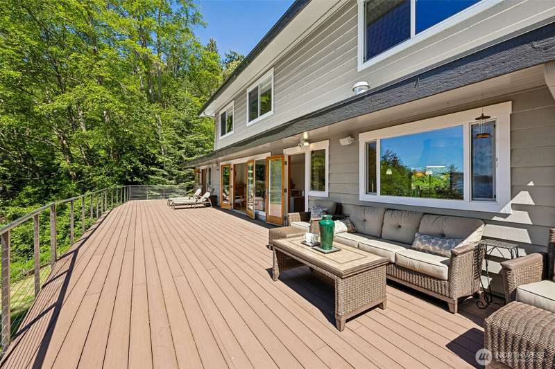 Long secluded driveway