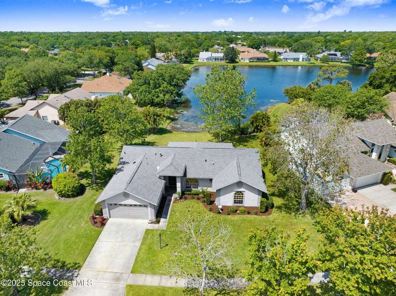 Beautiful Lakefront home!