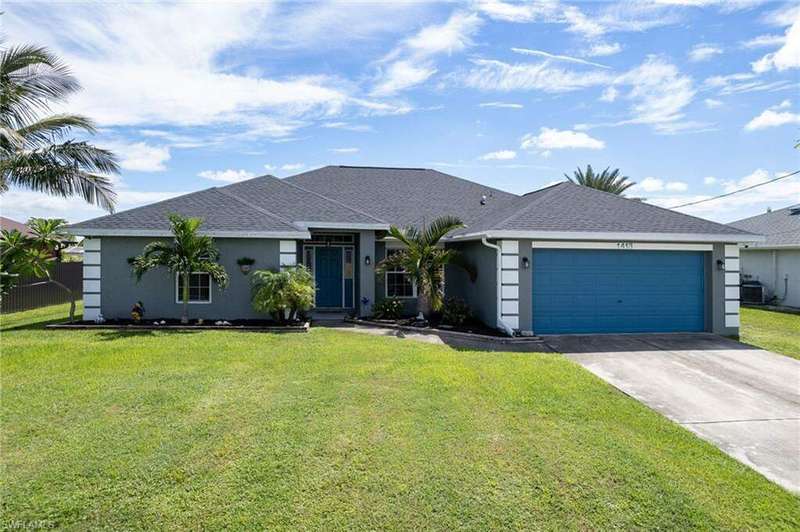 Ranch-style home featuring stucco siding, concrete driveway, a front lawn, a shingled roof, and an attached garage