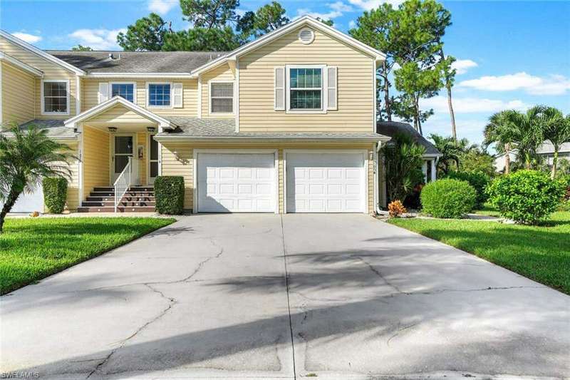 View of front facade featuring a garage and a front yard