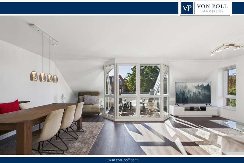 Wohn-/ Esszimmer mit Süd-Balkon