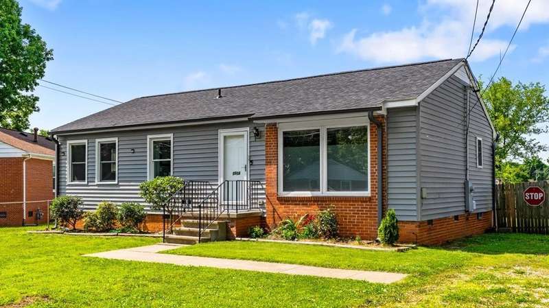Replacement windows, vinyl siding and NEW roof!