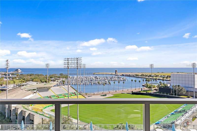 INCREDIBLE VIEW! Watch soccer from your terrace, planes taking off and landing at Albert Whitted Airport, fireworks from the Vinoy Basin, the St Pete Pier, sailing regattas, etc...