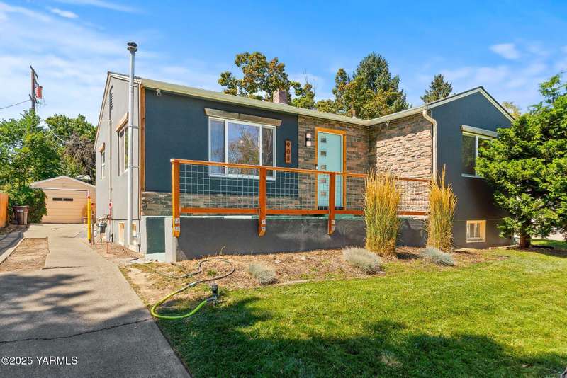 1 908 S 30th Ave-4