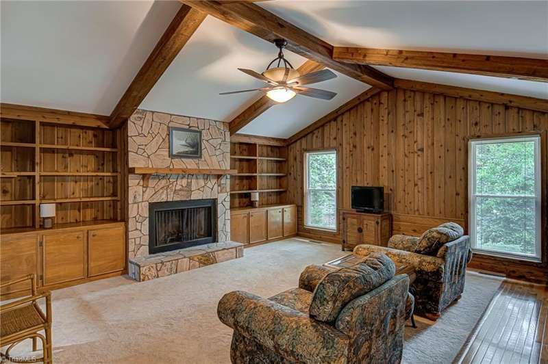 Living Room - 19'10 x 19'2
