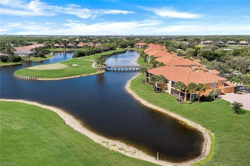 Most amazing mile wide views of lake, golf and preserve.