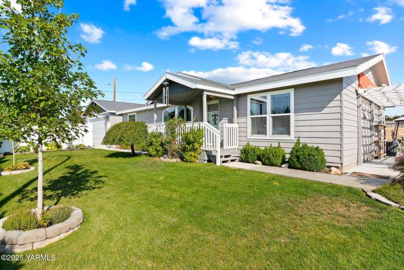 8705 Tieton Dr-4