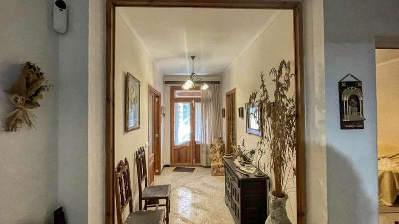 Interessantes-Haus-im-Zentrum-von-Búger-zu-verkaufen-nur-Exposee