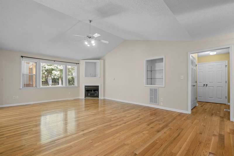 Open Floor Plan!