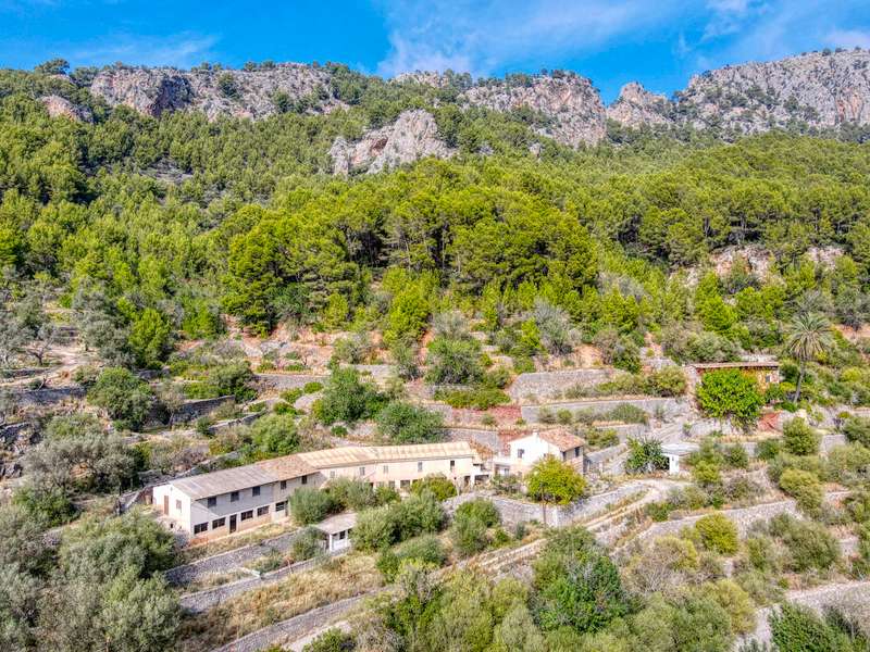 en-venta-exclusiva-propiedad-de-casi-15-hectáreas-en-enclave-único-en-las-montañas-del-puerto-de-sóller.