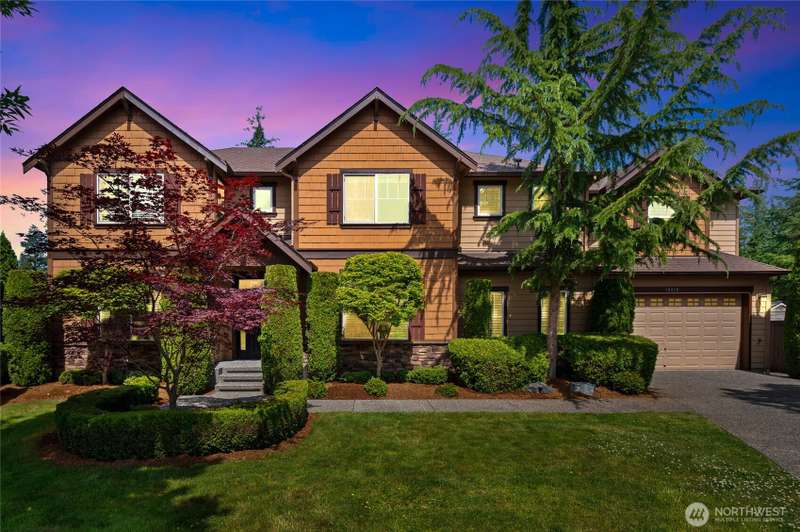 Exceptional Murray Franklyn home in Redmond Ridge East - backs to protected greenbelt.