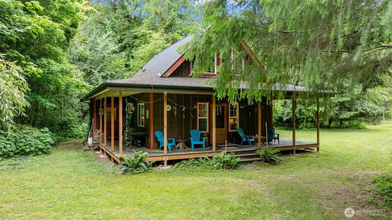 Welcome to 7595 Pressentin Court!