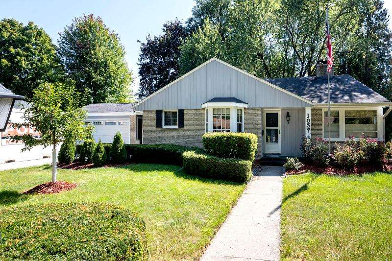 1037 Windsor Dr