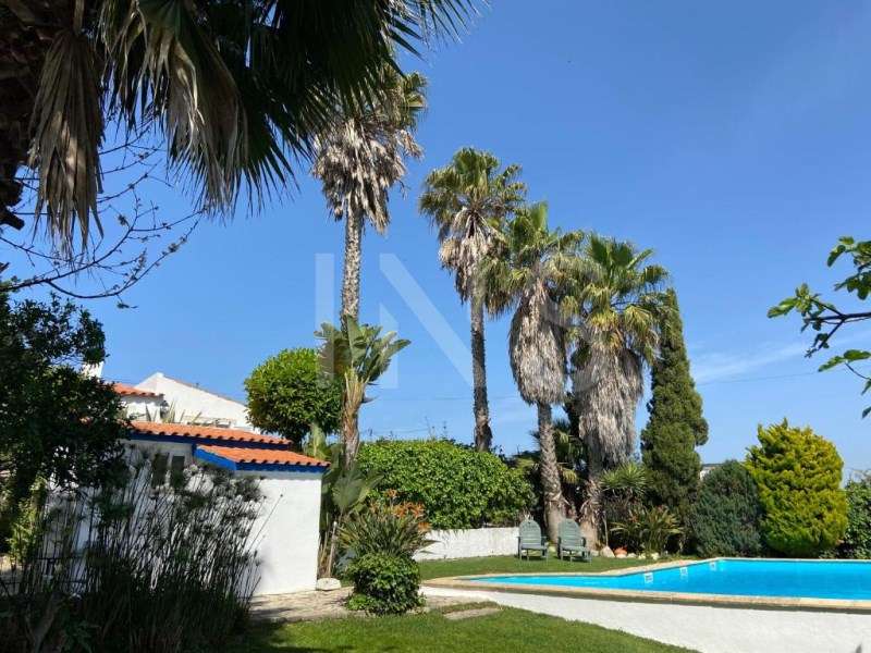 Moradia térrea isolada T3 para venda com piscina situada em Sesimbra - Exterior
