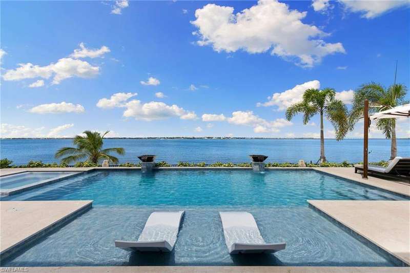 Every detail is designed to inspire—culminating in breathtaking, sweeping river views that awaken the senses. 10 ft. sliders that pocket back offering the quentessential indoor outdoor living experience.