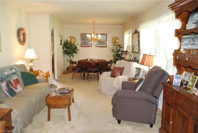 Classic mid-century living / dining combo