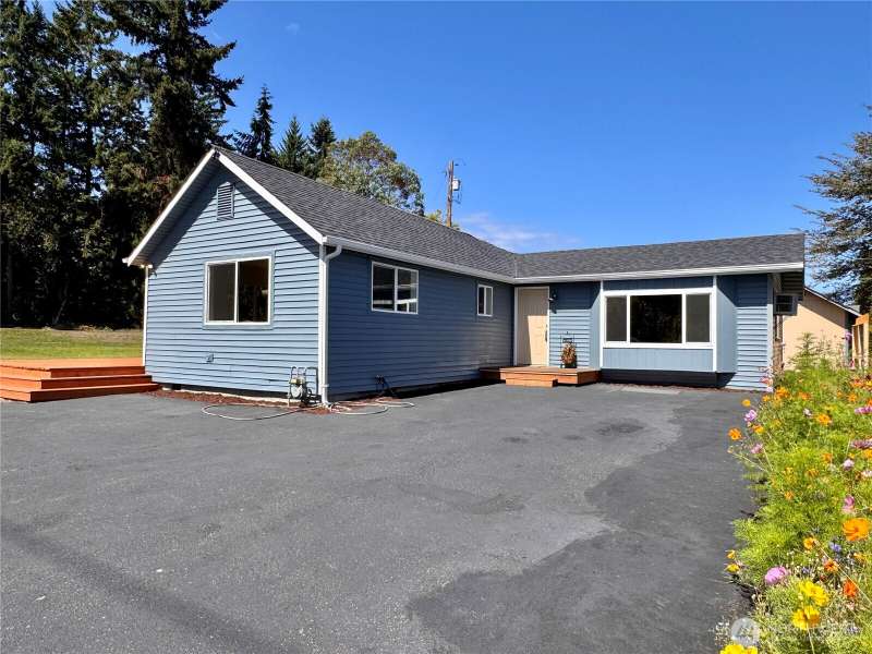 Almost 1500 sq ft 1 story home with 2 beds and 2 baths recently all renovated in Keyport WA. Double lot.