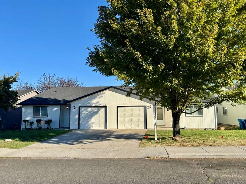 611 NE Larch Front