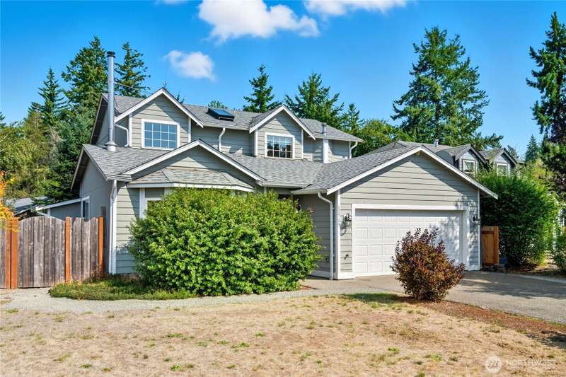 Welcome home to this gem in a convenient neighborhood just minutes from shops & amenities.