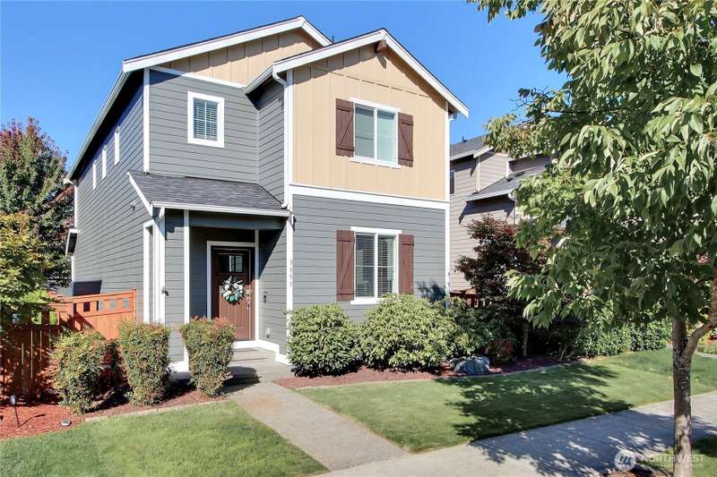 Outside view of home, talk about curb appeal! Fresh outdoor paint as well.