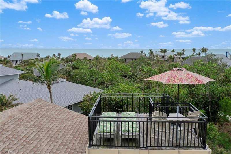 Sun deck with fabulous Gulf views!