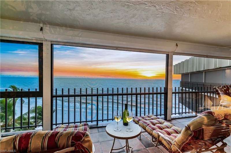 38 ft screened balcony with SW sunset views over the Gulf and Moorings Beach