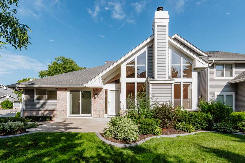 Front view - great curb appeal