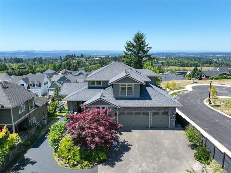 South entrance with 180 degree views of the CITY & RIVER!