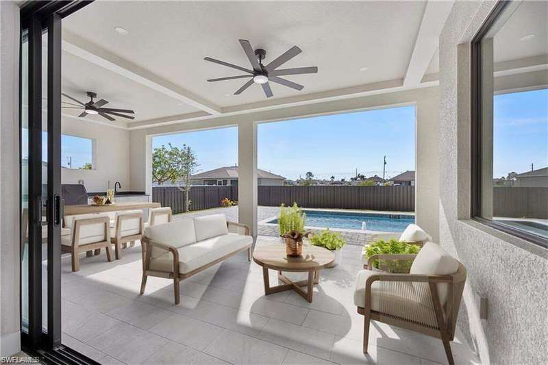 Virtual Staged-View of sunroom / solarium