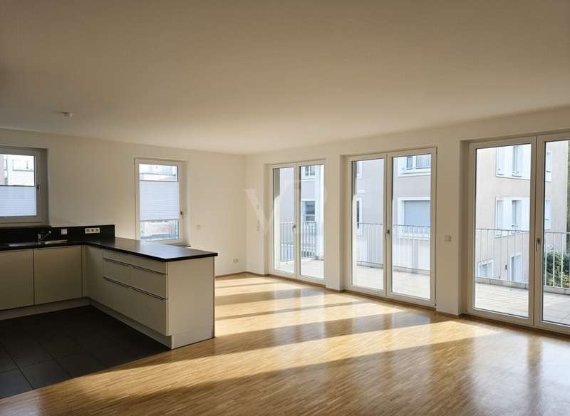 Wohnzimmer mit EInbauküche