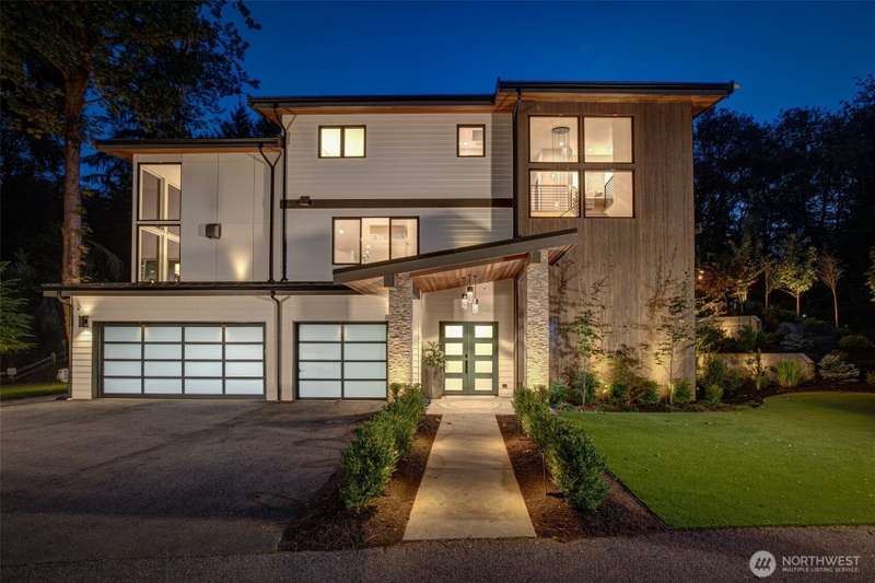 Discover the perfect blend of modern elegance and Northwest serenity in this custom-built architectural gem by Seascape Homes, ideally located just minutes from downtown Mercer Island.