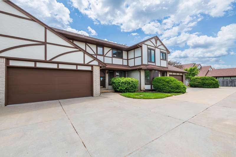 641 N Woodlawn #14