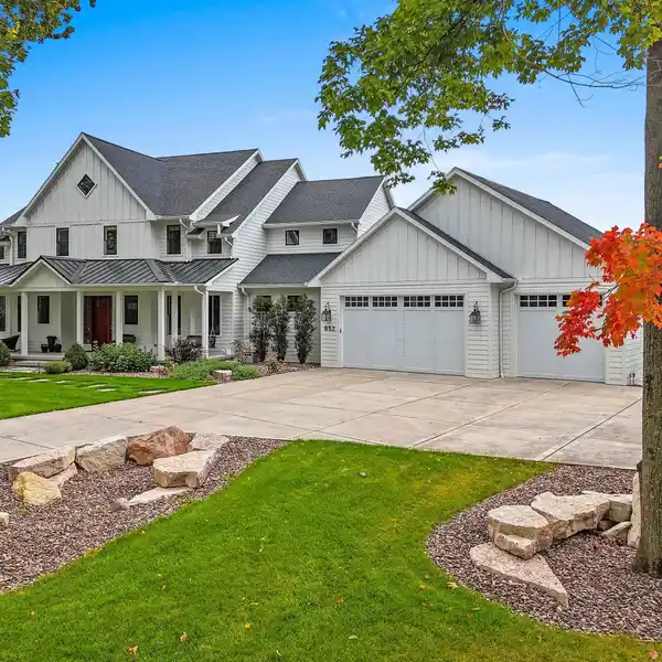 Custom-built Home with Breathtaking County and Bay Views