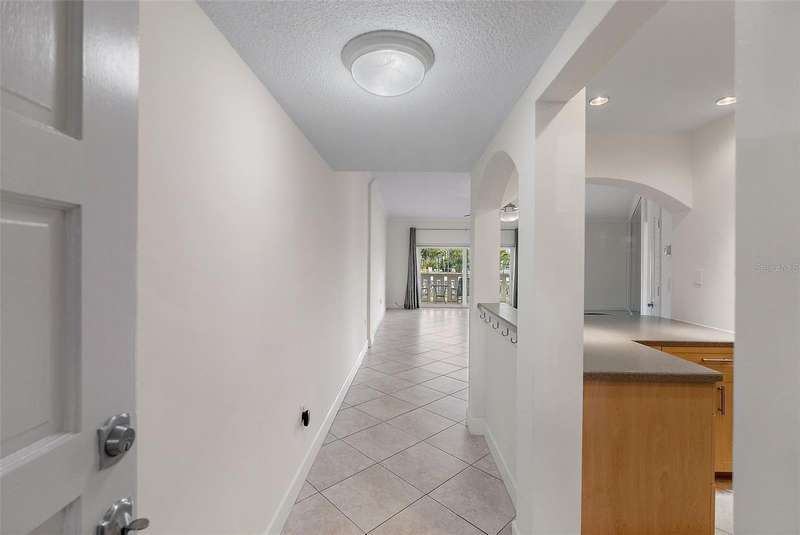Entryway-ideal 1st floor living easy access