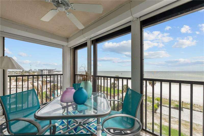 corner lanai overlooking Ft Myers Beach and Pool