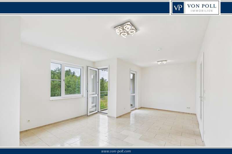 Lichtdurchfluteter Wohn- Essbereich