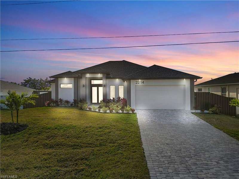 View of front of house with a lawn and a garage