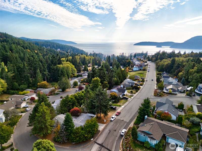 Skyline amenities include a clubhouse, Waterfront Cabana, Sport Court(s) all set on Skyline Marina