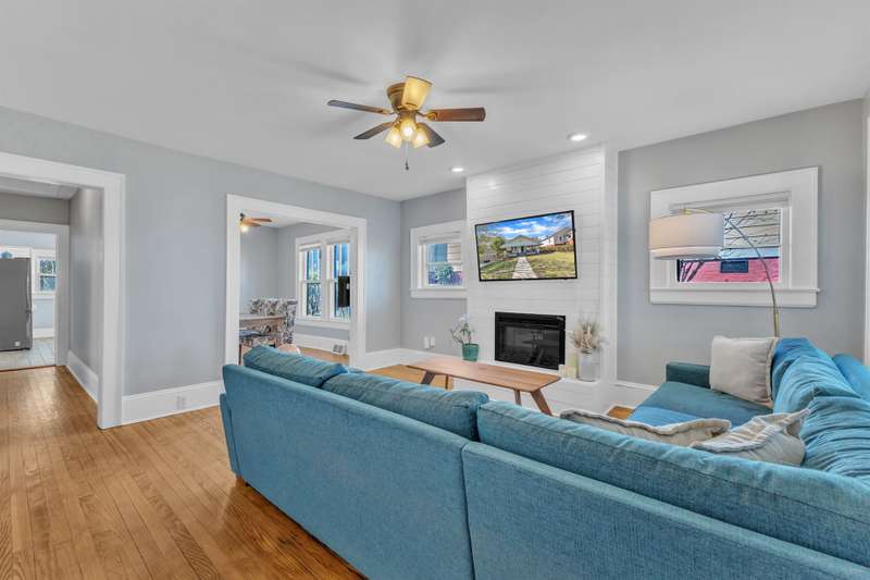 02-602 Dunbar St-5a