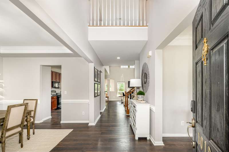Excellent Open Floor Plan, LVP Throughout 1st Fl, Loads of Windows & Light!