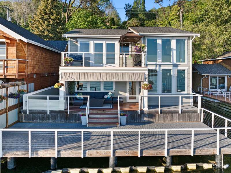 Breathtaking views of the Puget Sound and across the water views of downtown Tacoma city skyline!
