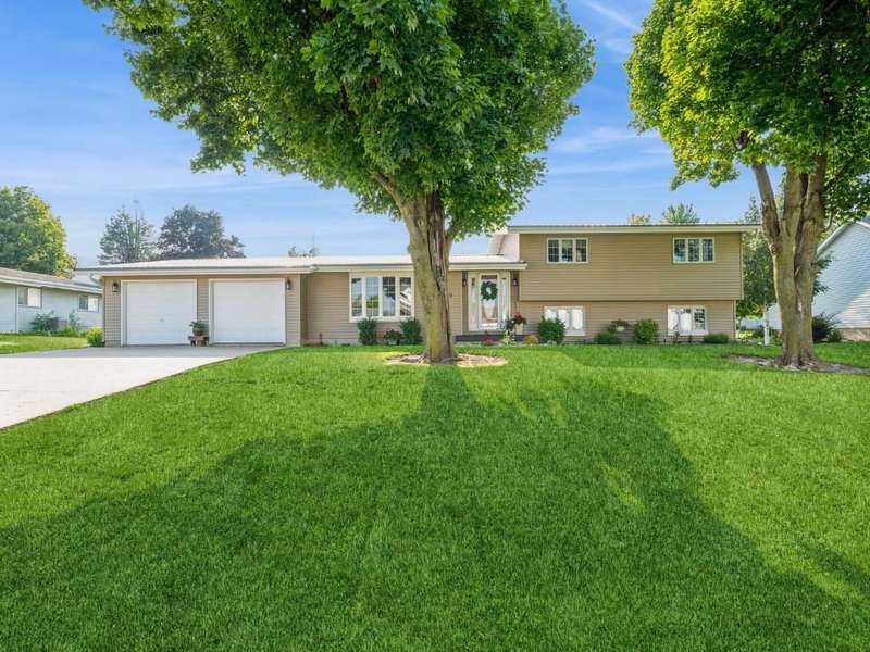 Vinyl siding & metal roof