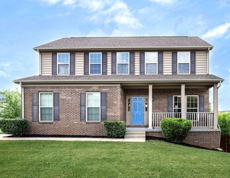 Handsome Family Room/Kitchen Combo!