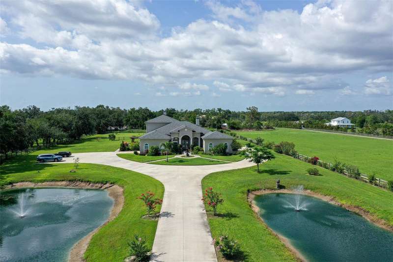 Stately drive onto the property