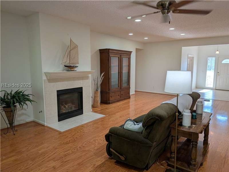 Great hardwood floor accent the amazing and bright