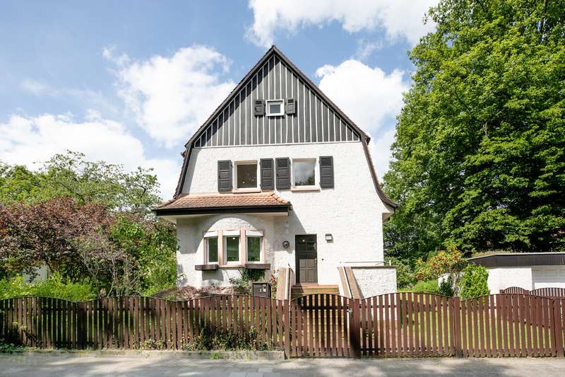 Straßenansicht-Logo