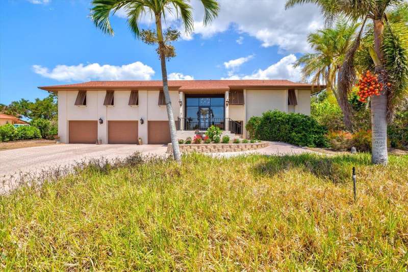 424 Cezanne Drive in Sorrento Shores, Osprey