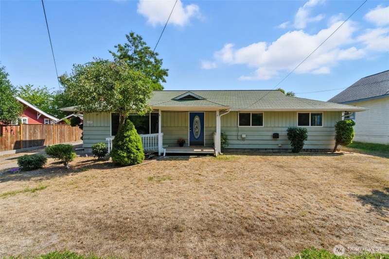 Welcome home! 1320 Naval ave.