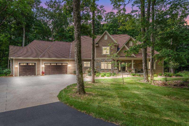 2741 Shagbark Dr