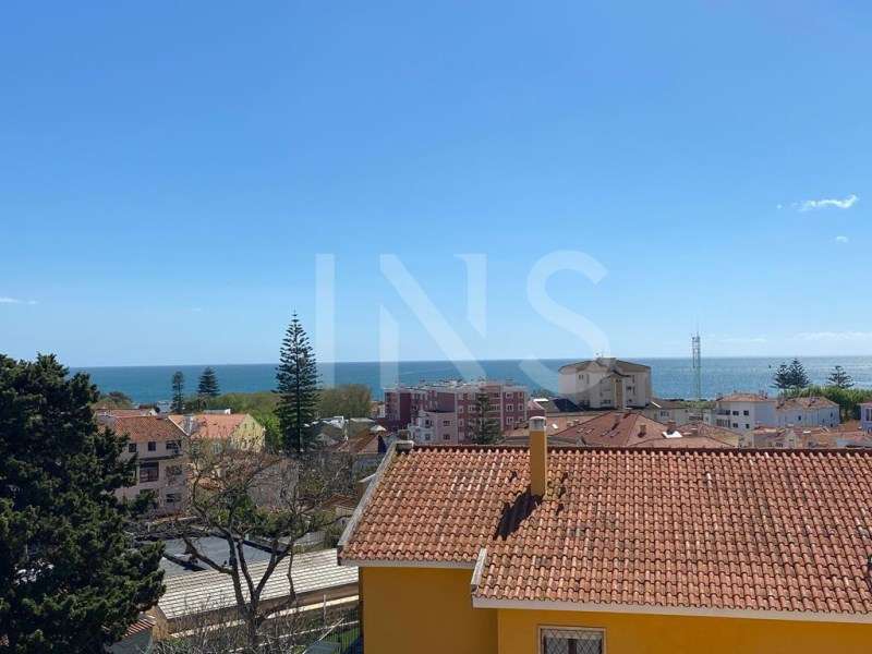Apartamento T3 Duplex novo em condomnio no centro da Parede com vista de mar